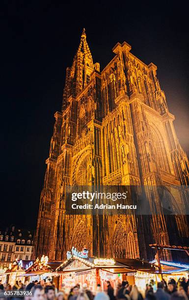 christmas in france view of the notre-dame cathedral overlooking the christmas - strasbourg winter stock pictures, royalty-free photos & images