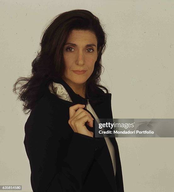 Italian comedian Anna Marchesini posing for a studio photo shooting. Italy, 1995