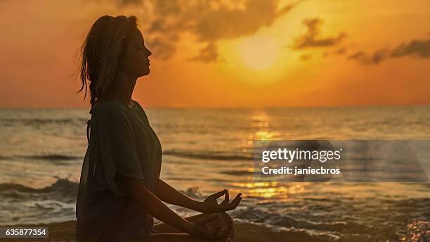 yoga on the beach - blonde yoga stock pictures, royalty-free photos & images