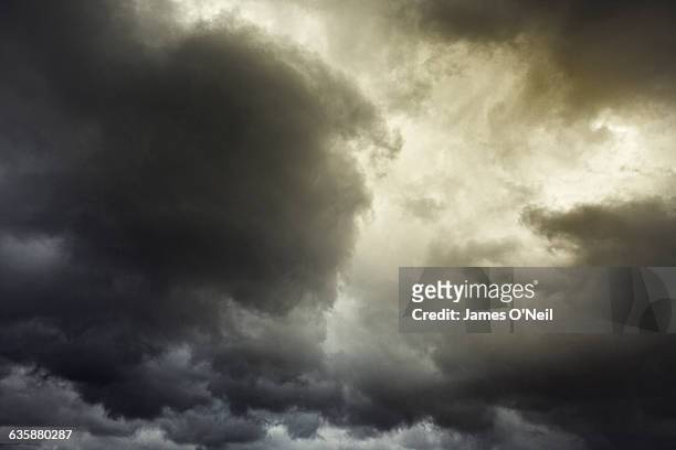 dramatic clouds - くもり ストックフォトと画像