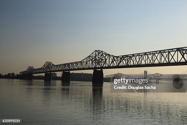 scenic cantilever bridge over the water - ohio river stock pictures, royalty-free photos & images