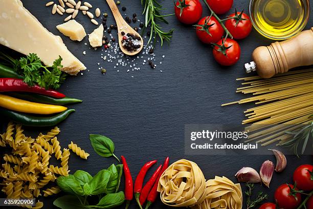 pasta zutaten - italienische küche stock-fotos und bilder