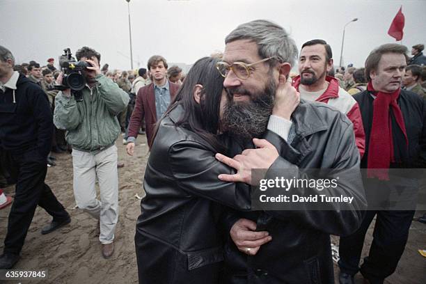 Germans at Opening of Berlin Wall