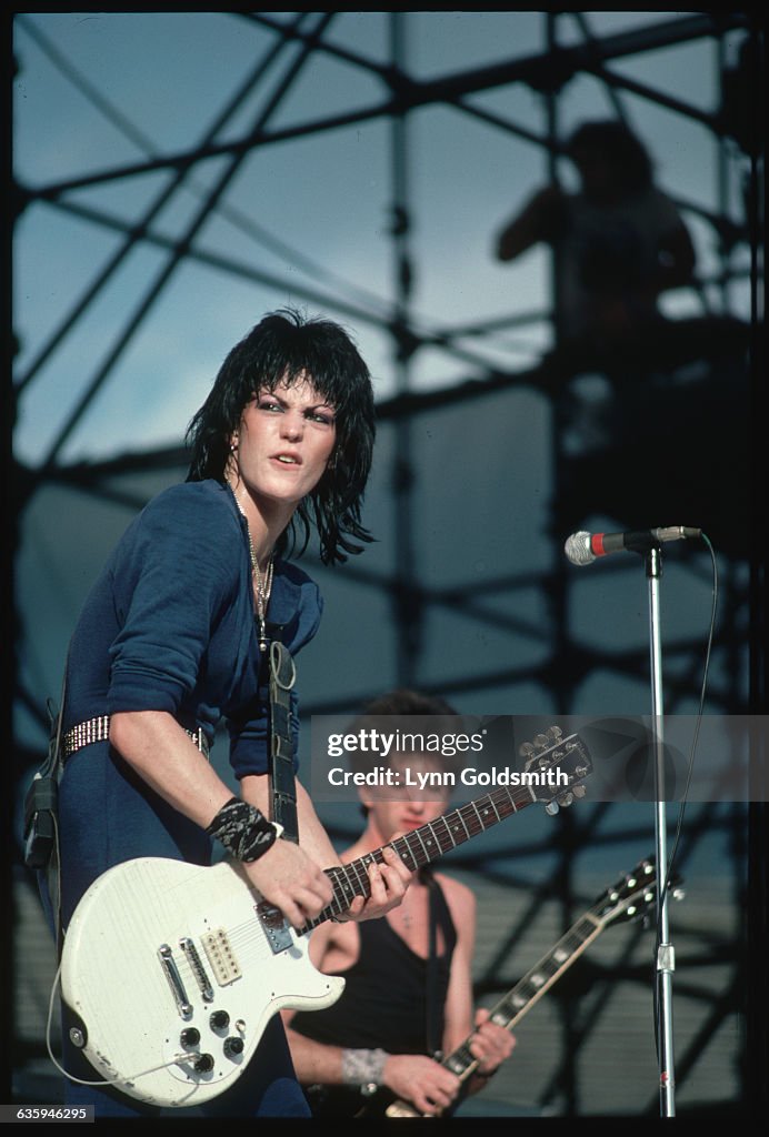 Joan Jett Playing Guitar News Photo Getty Images joan-jett-playing-guitar-news-photo-getty-images