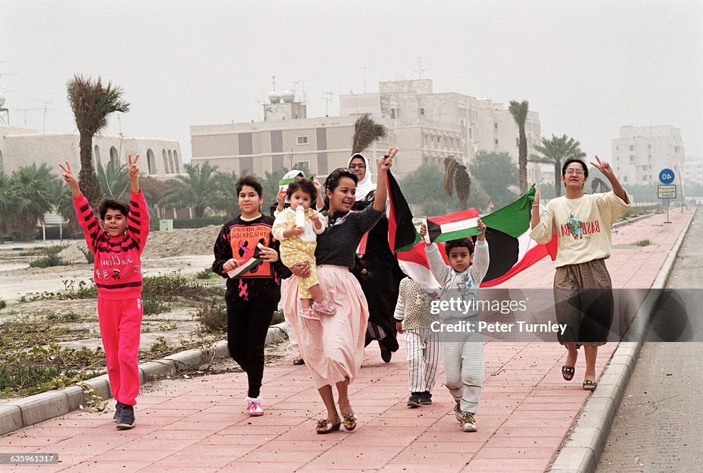 Kuwaitans Kuwaiti citizens celebrate after liberation by American troops in the ...