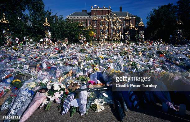 In an overwhelming outpouring of grief and sympathy, over one million bouquets of flowers were left at Kensington Palace, Buckingham Palace, and St....