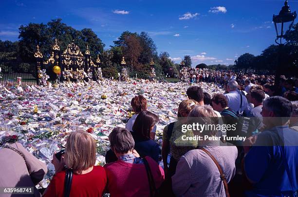 In an overwhelming outpouring of grief and sympathy, over one million bouquets of flowers were left at Kensington Palace, Buckingham Palace, and St....