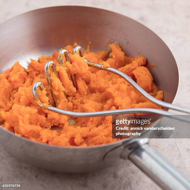 mashed baked sweet potato in a pan. - mashed sweet potato stock-fotos und bilder