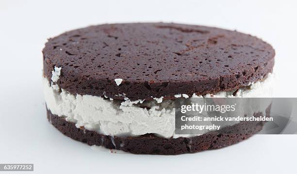 preparation step brownie with mascarpone. - 2 tier cake stock pictures, royalty-free photos & images