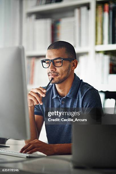 find new ways to stimulate your mind - confident young man at work stockfoto's en -beelden