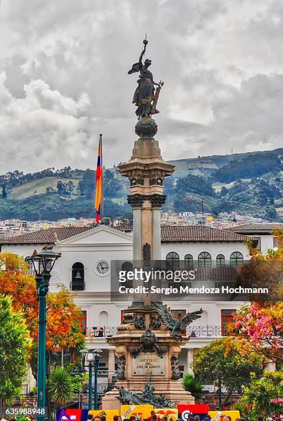 independence monument in independence square in downtown quito, ecuador - quito stock pictures, royalty-free photos & images