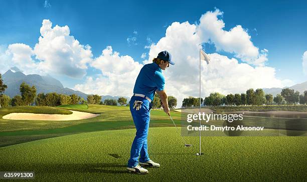 golf: hombre jugando al golf en un campo de golf - dmytro aksonov fotografías e imágenes de stock