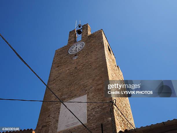 de las horas tower in palau-sator, gerona - baix empordà foto e immagini stock