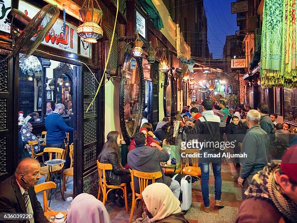 el-fishawi coffee house, khan al-khalili, cairo, egypt - cairo - fotografias e filmes do acervo
