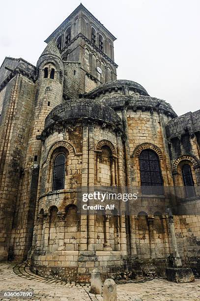 collegiate church of st-pierre de chauvigny,poitou - charentes, france - chauvigny fotografías e imágenes de stock