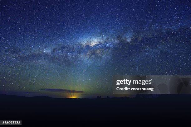 la vía láctea  - southern hemisphere fotografías e imágenes de stock