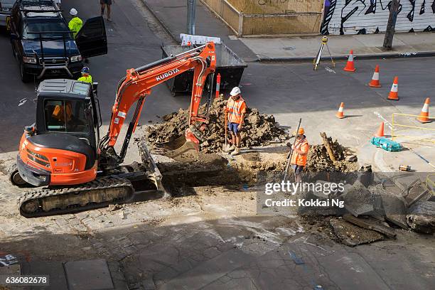 tradesmen digging a hole in melbourne - dirty construction worker stock pictures, royalty-free photos & images