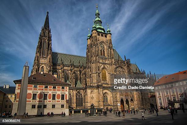 prague cathedral - hradcany castle - fotografias e filmes do acervo