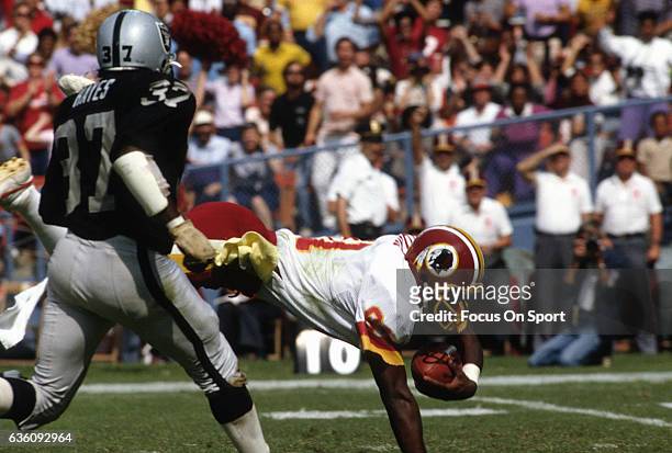 Wide Receiver Art Monk of the Washington Redskins in action against the Los Angeles Raiders during an NFL game circa 1992 at RFK Stadium in...