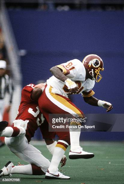 Wide Receiver Art Monk of the Washington Redskins in action against the St. Louis Cardinals during an NFL game circa 1987 at Busch Stadium in St....