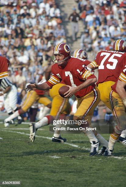 Billy Kilmer Washington Redskins turns to hand off to a running back against the Miami Dolphins during Super Bowl VII at the Los Angeles Memorial...