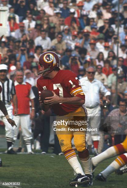 Billy Kilmer Washington Redskins in action against the Miami Dolphins during Super Bowl VII at the Los Angeles Memorial Coliseum in Los Angeles,...