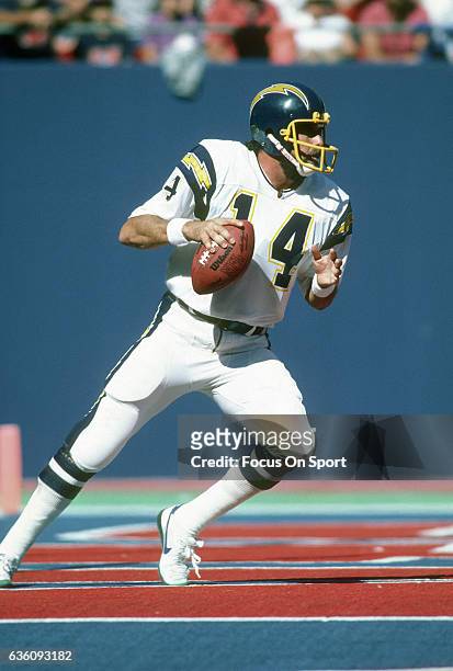 Dan Fouts of the San Diego Chargers drops back to pass against the New York Giants during an NFL football game September 14, 1986 at The Meadowlands...