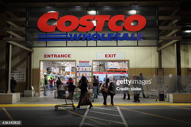 costco wholesale at night - costco wholesale corporation bildbanksfoton och bilder