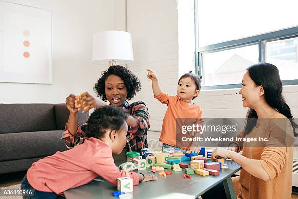 cute babies playing with moms - play date imagens e fotografias de stock