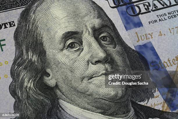 closeup of benjamin franklin's portrait on the one hundred dollar bill - american one hundred dollar bill stockfoto's en -beelden