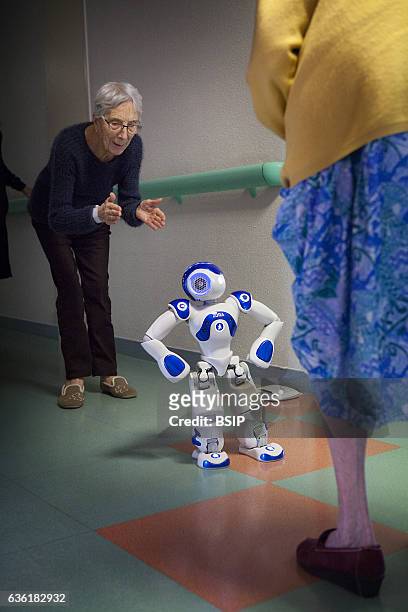 Reportage in the ÔBalcons de TivoliÕ nursing home in the Bordeaux region of France which is equipped with a Zora robot. Zora is a software solution...