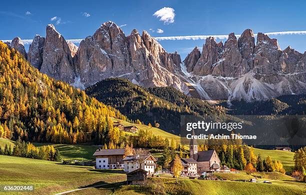 val di funes, dolomite alps, south tyrol, italy, europe - dolomites foto e immagini stock