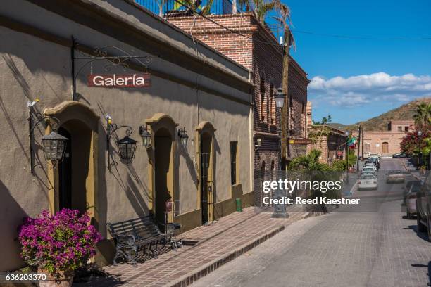 old colonial buildings on a back street in todos santos,mexico. - todos santos mexico fotografías e imágenes de stock