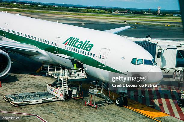 airplane before departure - alitalia stock pictures, royalty-free photos & images