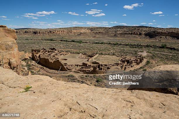 pueblo bonito chaco canyon national park - chaco canyon stock pictures, royalty-free photos & images