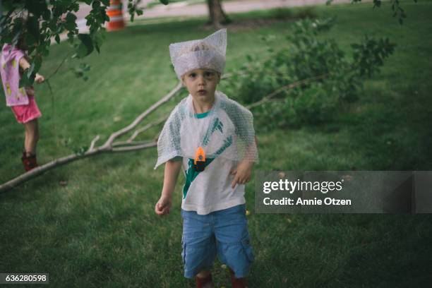 imaginative little children playing outside - luftpolsterfolie stock-fotos und bilder