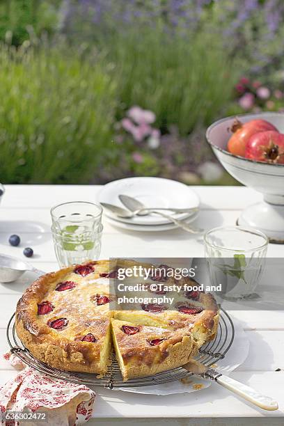 cheesecake with fresh strawberry - mascarpone stock pictures, royalty-free photos & images