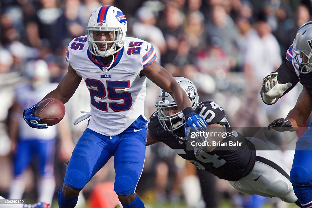 Buffalo Bills v Oakland Raiders