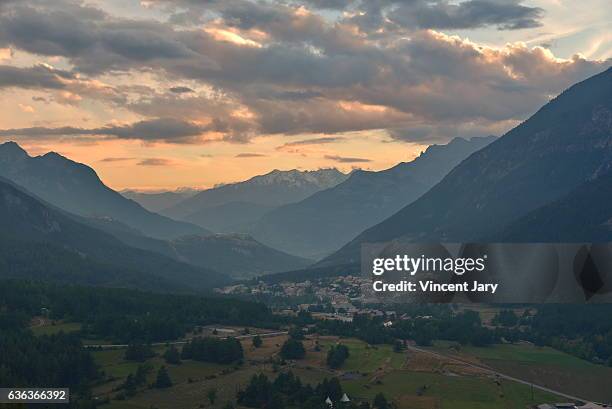 sunset on briancon mountains - briançon foto e immagini stock