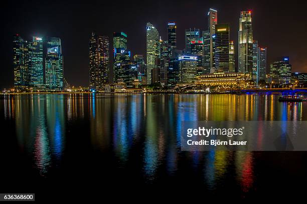 singapore skyline at night - lauer stock pictures, royalty-free photos & images