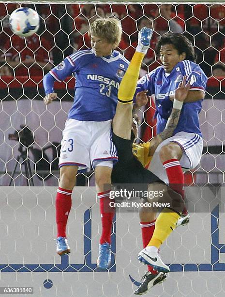 Japan - Yokohama F. Marinos defenders Yuji Nakazawa and Takumi Shimohira fend off Guangzhou Evergrande's attack in the latter half of an Asian...