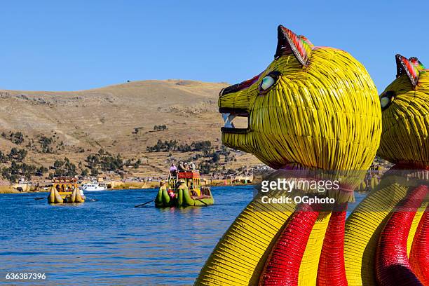 reed boat carrying tourists on lake titicaca, peru - ogphoto stock pictures, royalty-free photos & images