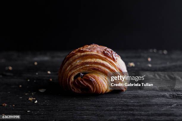 croissant with chocolate - croissant viennoiserie stock-fotos und bilder