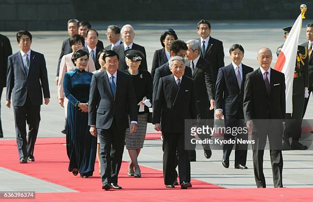 Japan - Vietnamese President Truong Tan Sang, his wife Mai Thi Hanh, Japanese Emperor Akihito and Empress Michiko, Japanese Crown Prince Naruhito and...