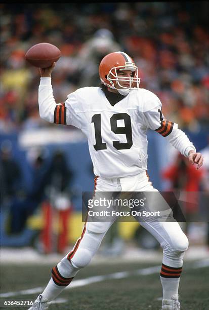 Bernie Kosar of the Cleveland Browns looks to throw a pass against the Denver Broncos during an NFL Football game circa 1989 at Mile High Stadium in...