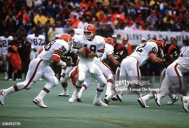 Bernie Kosar of the Cleveland Browns in action against the Cincinnati Bengals during an NFL Football game September 25, 1989 at Riverfront Stadium in...