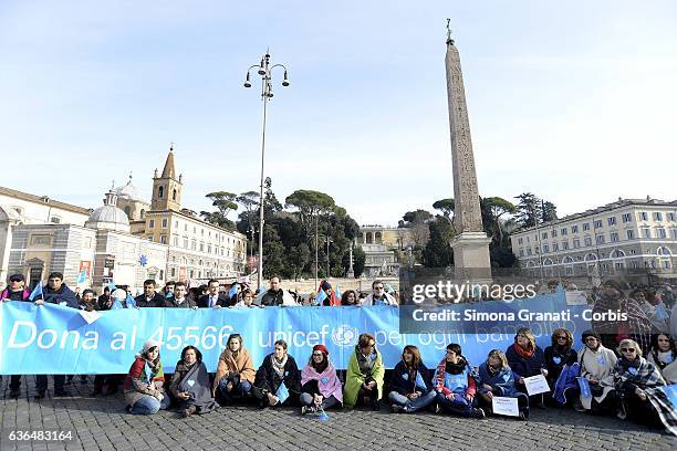 Citizens of Rome in Piazza del Popolo with blankets to warm symbolically the Syrian children during the UNICEF demonstration in conjunction of Aleppo...