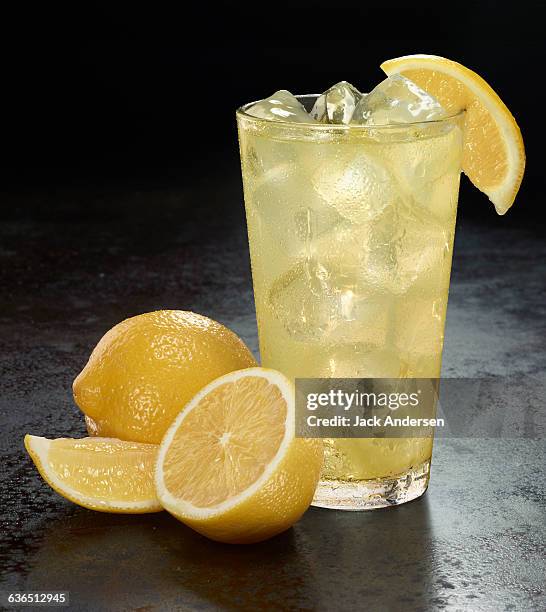 iced lemonade - lemonade stock-fotos und bilder