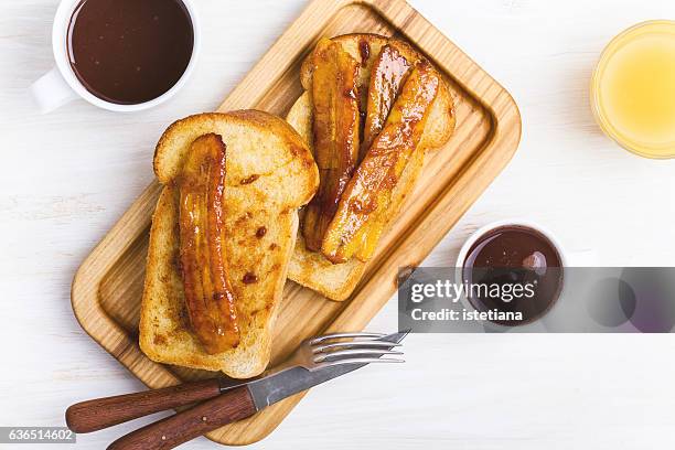 homemade brioche sandwiches with bananas in creamy caramel sauce - french toast stock-fotos und bilder