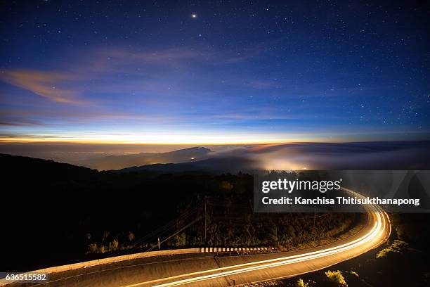 night curve road - new zealand fotografías e imágenes de stock